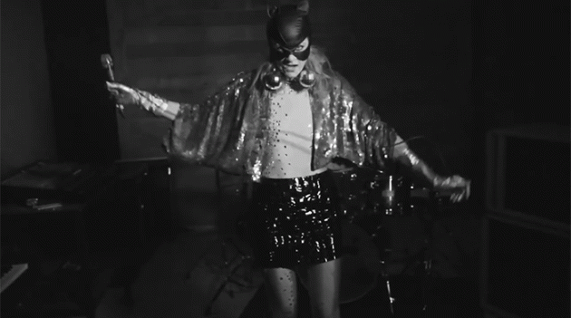 Эди Слиман и музыканты выпустили три тизера сверхсекретного проекта