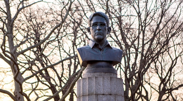 В Нью-Йорке появился и исчез памятник Эдварду Сноудену