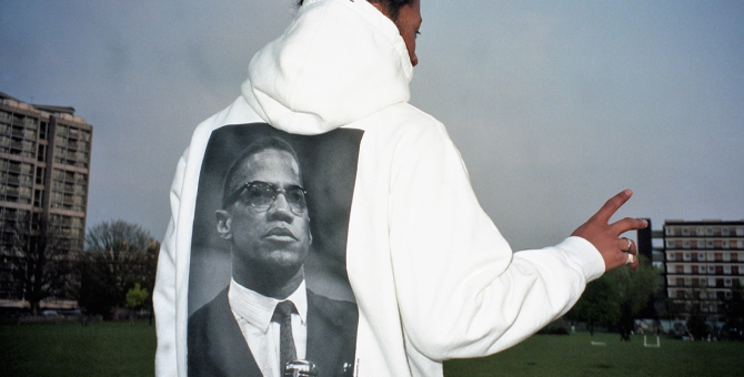 Supreme выпустил футболки и худи с фотопортретом Малкольма X