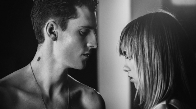 Ролик в поддержку женского аромата Burberry Brit Rhythm