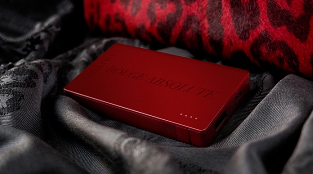 Valentino x Mophie выпустили портативную зарядную станцию