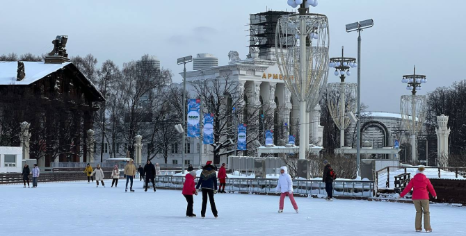 Абонентов Tele2 ждут специальные предложения на катке ВДНХ