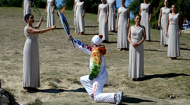 В Греции зажжен огонь Олимпийских Игр-2014