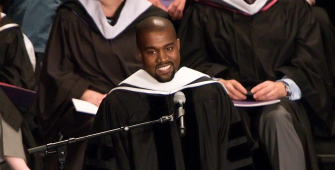 Чикагский университет лишил Канье Уэста почетной докторской степени