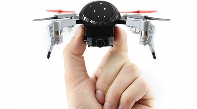 Микродрон с ладонь собрал деньги за полдня