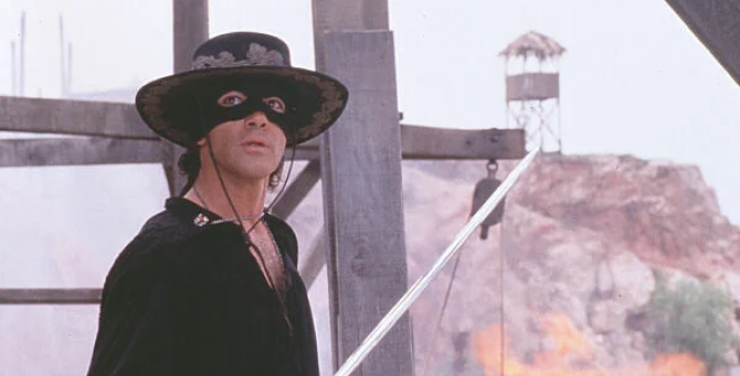 Режиссер «Бумажного дома» Хавьер Кинтас снимет новую версию «Зорро»