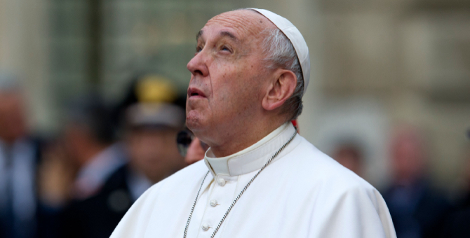 Папа римский ударил по руке женщину в Ватикане