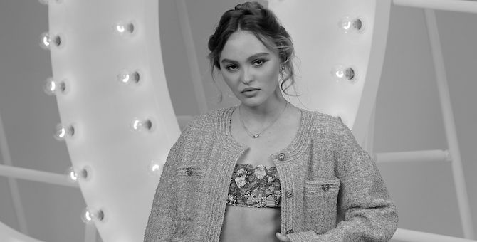 Ванесса Паради, Лили-Роуз Депп и другие гости показа Chanel