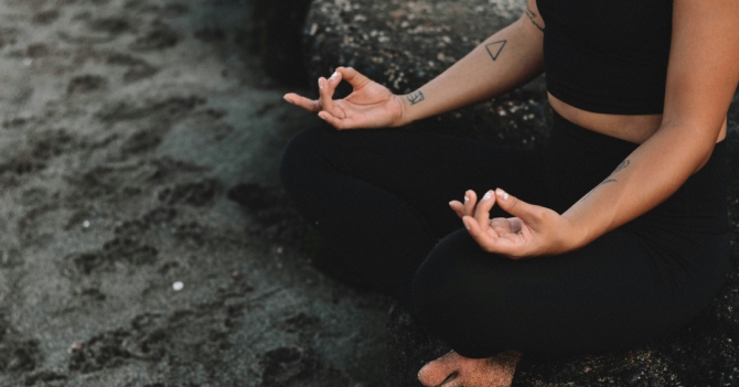 В чем польза йоги с точки зрения науки? Отвечает велнес-эксперт