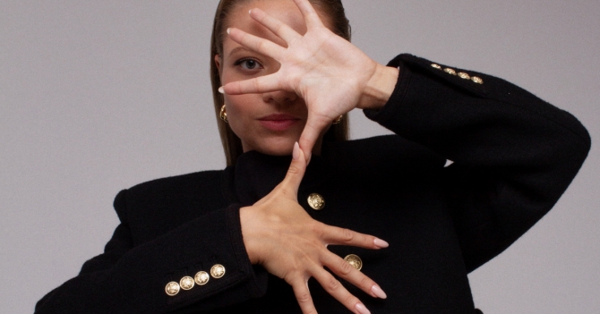 «Музыка доступна всем»: переводчица жестового языка Маргарита Старцева — о важности инклюзивности в наши дни