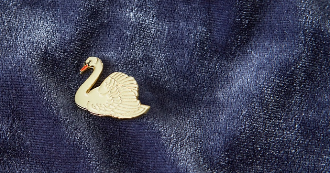 Фламинго, манул, енот: новая серия значков Heart of Moscow