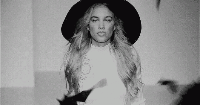 С подиума — на Хэллоуин: 13 \"ужасных\" костюмов с недель моды