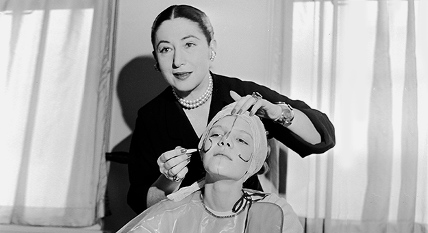 От мытья головы маслами до мобильных студий: история салонов красоты