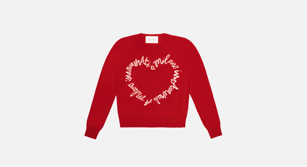 Альберта Ферретти запустила коллекцию «сердечных» свитеров