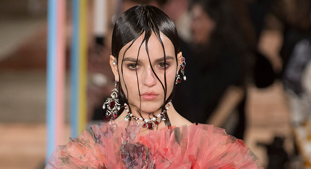 Прически-2018: тенденции с Недели моды в Париже