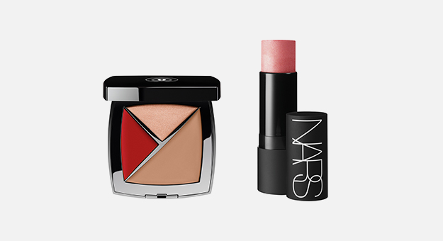 Новогодняя косметичка: что взять с собой на вечеринку