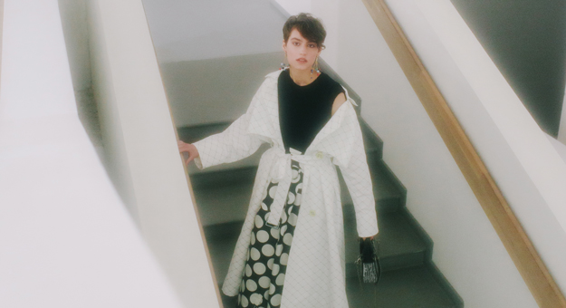 Как носить вещи в черно-белой гамме: 3 образа