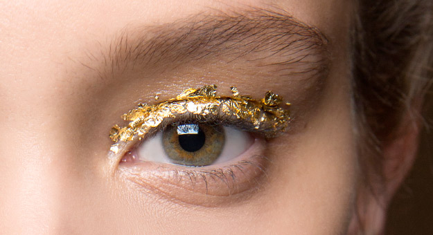 Как повторить макияж с фольгой с показа Ulla Johnson