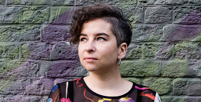 «Насилие сопровождает женщину в течение всей жизни». Интервью с автором сериала «Хватит» Настей Красильниковой