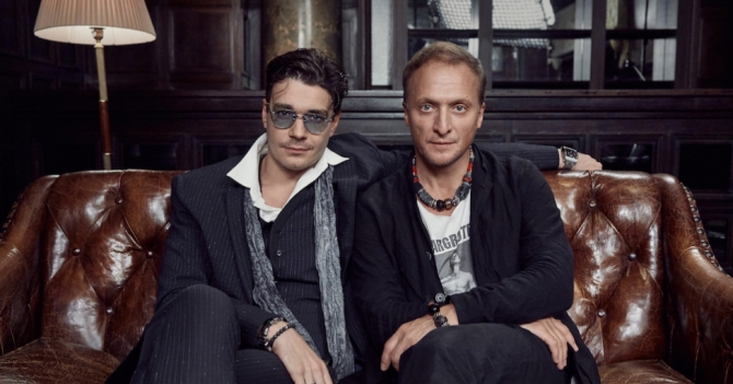 «Звонили Камбербэтчу, но он отказался. Наверное, из-за сильного акцента». Максим Матвеев и Владимир Мишуков — о «Шерлоке в России»