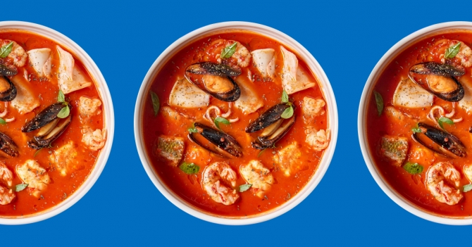 Новости ресторанов: стейк-топор, сибас ладолемоно и тирамису с ягодным гелем