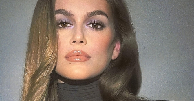 Новогодний макияж: идеи визажистов, которым доверяют Хейли Бибер, Кайя Гербер и Зендая