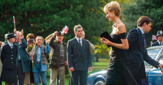 Образы Элизабет Дебики в роли принцессы Дианы в пятом сезоне «Короны»