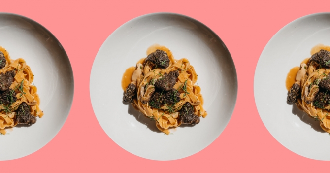 Новости ресторанов: сморчки, вино со скидками и кутюрные десерты