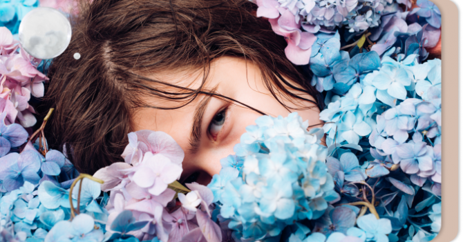 Что слушать, чтобы обрести силы и познать себя: 6 подкастов