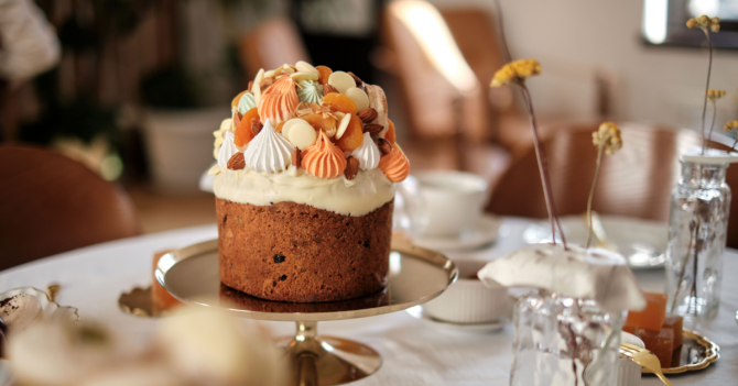 Куличи с малиновым соусом и десерты в виде кроликов: 13 самых интересных пасхальных предложений в Москве