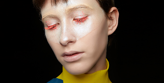 Тренд: обесцвеченные брови