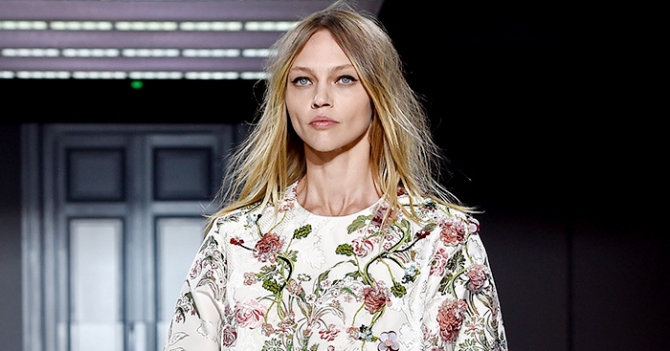 Неделя высокой моды в Париже: Giambattista Valli, осень 2015