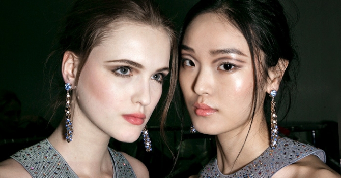 Красота в деталях: образ с шоу Giorgio Armani