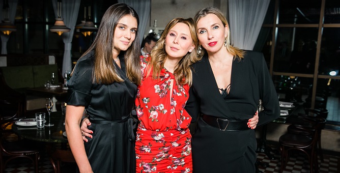 Гости ужина лондонского шеф-повара Олли Дабу в ресторане BURO. TSUM