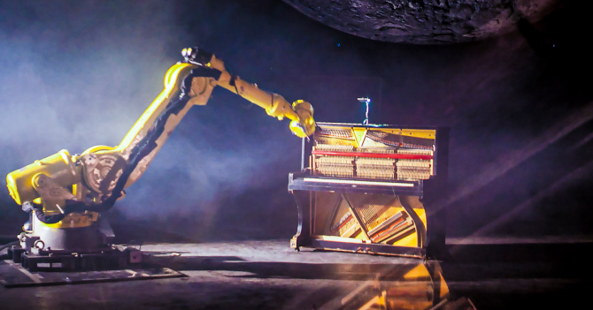 Проклятые 90-е, коллективный плач и новая «Анна Каренина»: итоги фестиваля «Золотая маска»