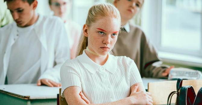 «Люблю проекты на стыке комедии и драмы». Наталия Мещанинова — о сериале «Алиса не может ждать»