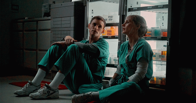 «Фантастические актерские работы». Что пишут о фильме «Добрый медбрат» с Эдди Редмэйном и Джессикой Честейн