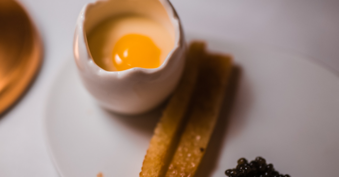 Я только спросить: полезно ли есть белок на ужин?