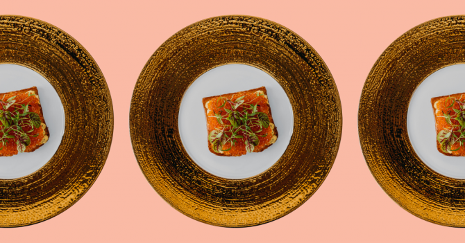 Новости ресторанов: бабка с кокосовым муссом, коктейли to go и осетровая икра на завтрак