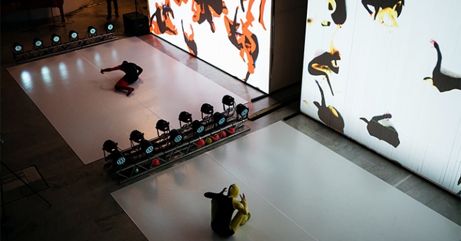 Не только музыка: пластический перформанс \"Двоица\" на фестивале Outline