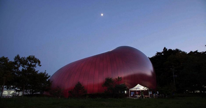 Надувной концертный зал в Японии по проекту Аниша Капура