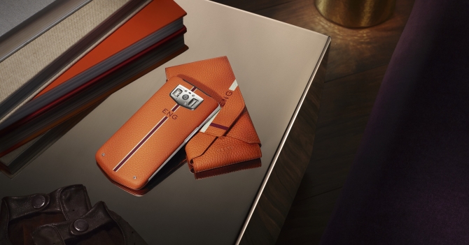 Vertu Monogram: инициалы, полоски и личный подход
