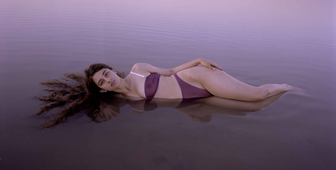 Лошади, закат и очень красивое белье в съемке российского бренда Irma