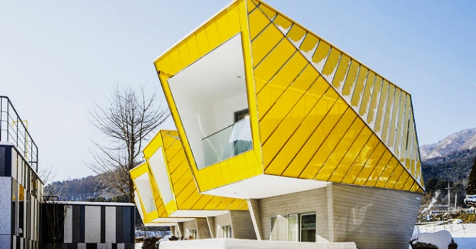 Асимметричные желтые резиденции в пригороде Сеула