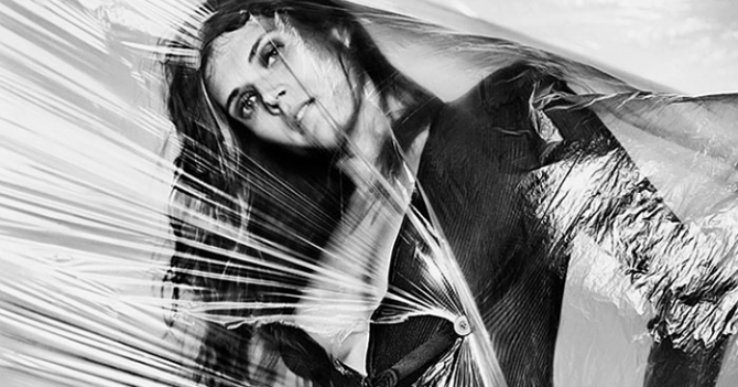 Малгосия Бела и Лили Макменами в весеннем Zoo Magazine