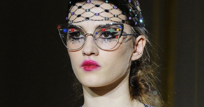 Красота в деталях: образы с показов Atelier Versace и Ulyana Sergeenko