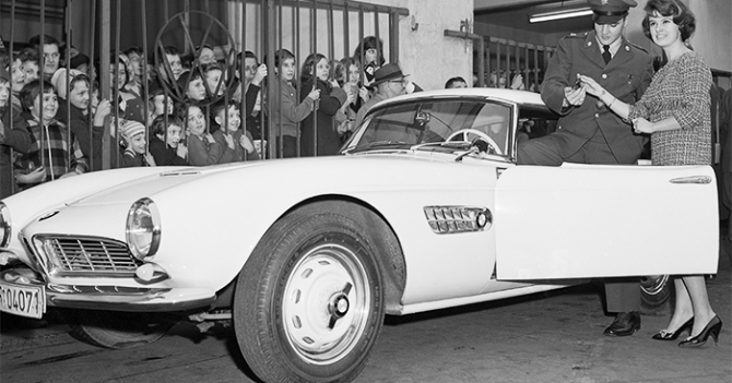 BMW закончил реставрацию родстера Элвиса Пресли