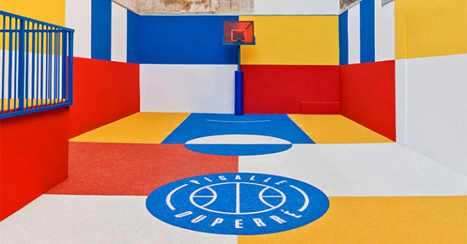 В Париже появилась баскетбольная площадка в стиле Малевича