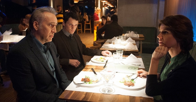 Николас Кейдж и Антон Ельчин в первом трейлере фильма \"Умирающий свет\"