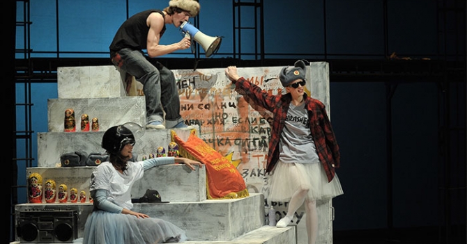 \"Демократия\", \"Гласность\" и перестройка судьбы: \"Олимпия\" в Мастерской Петра Фоменко